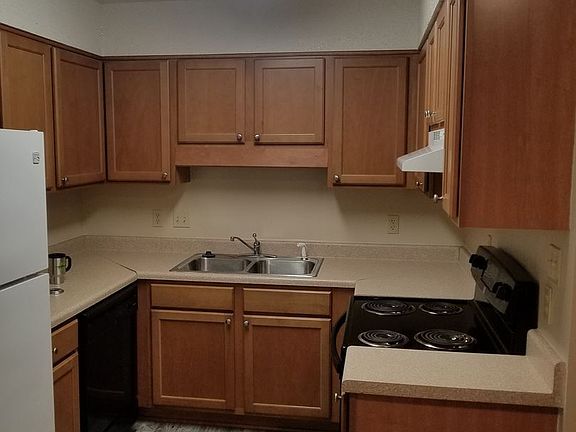 2nd image of 205 Oak St SE APT K