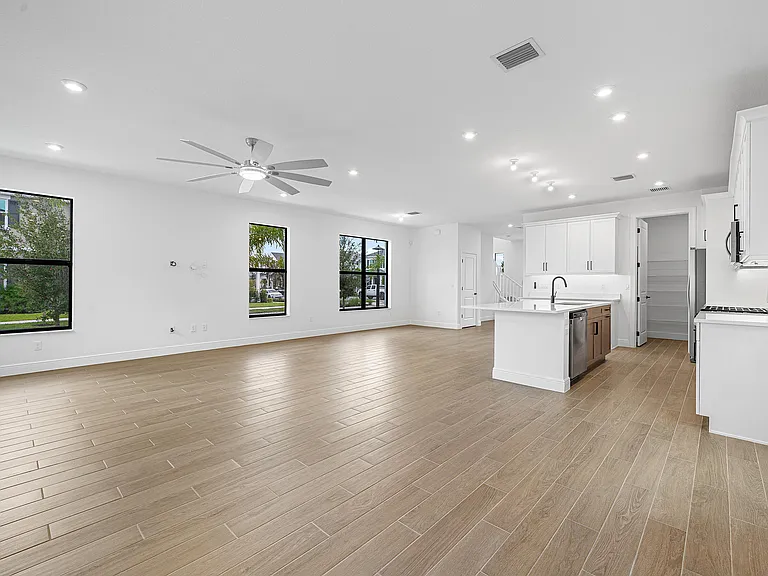 920 SW Newfield Ave — Photo 10