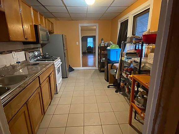 4th image of 216 Elmer St