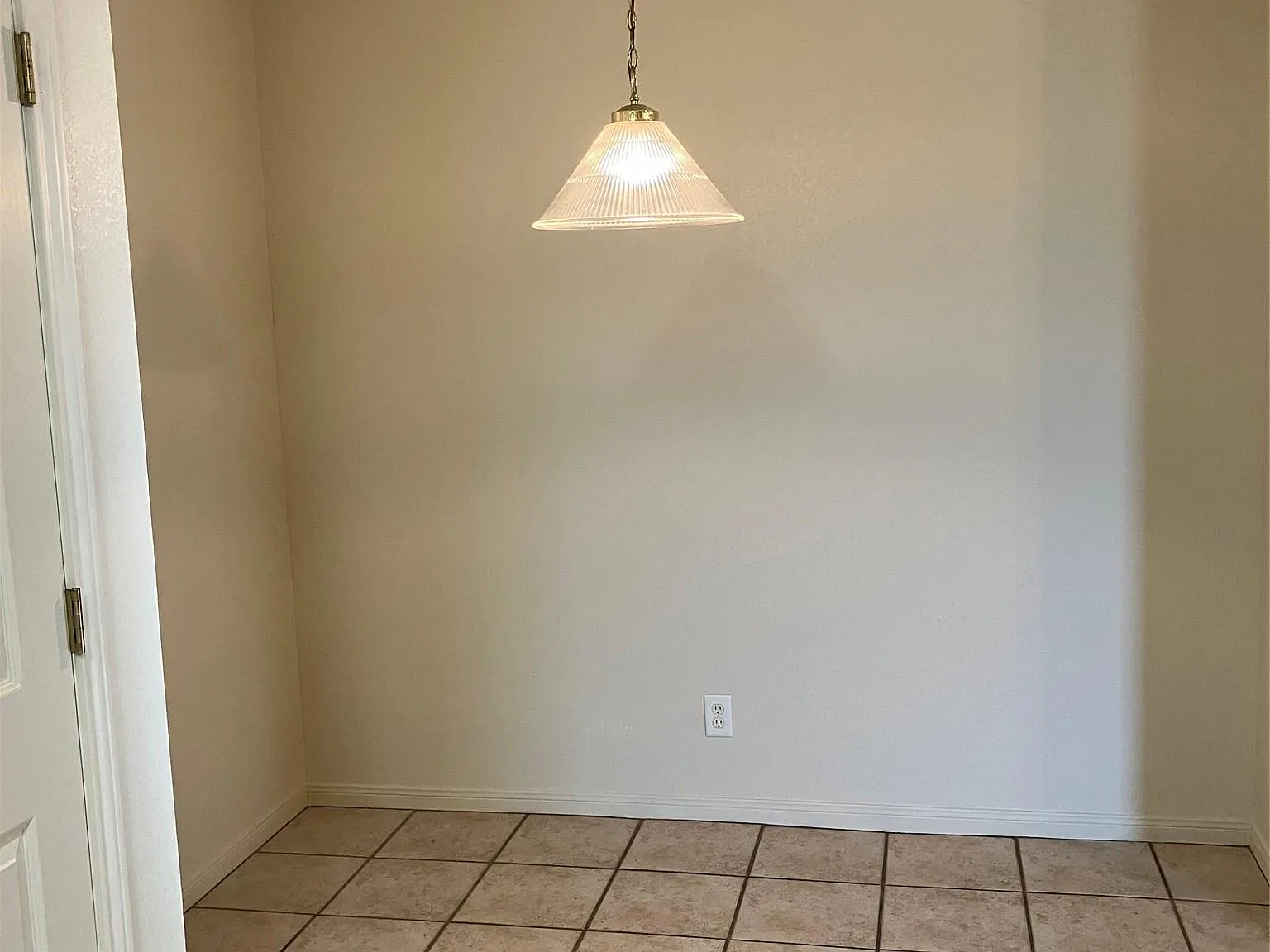 3 bed, 2.0 bath, 1152 sqft, $1,250 — Photo 4