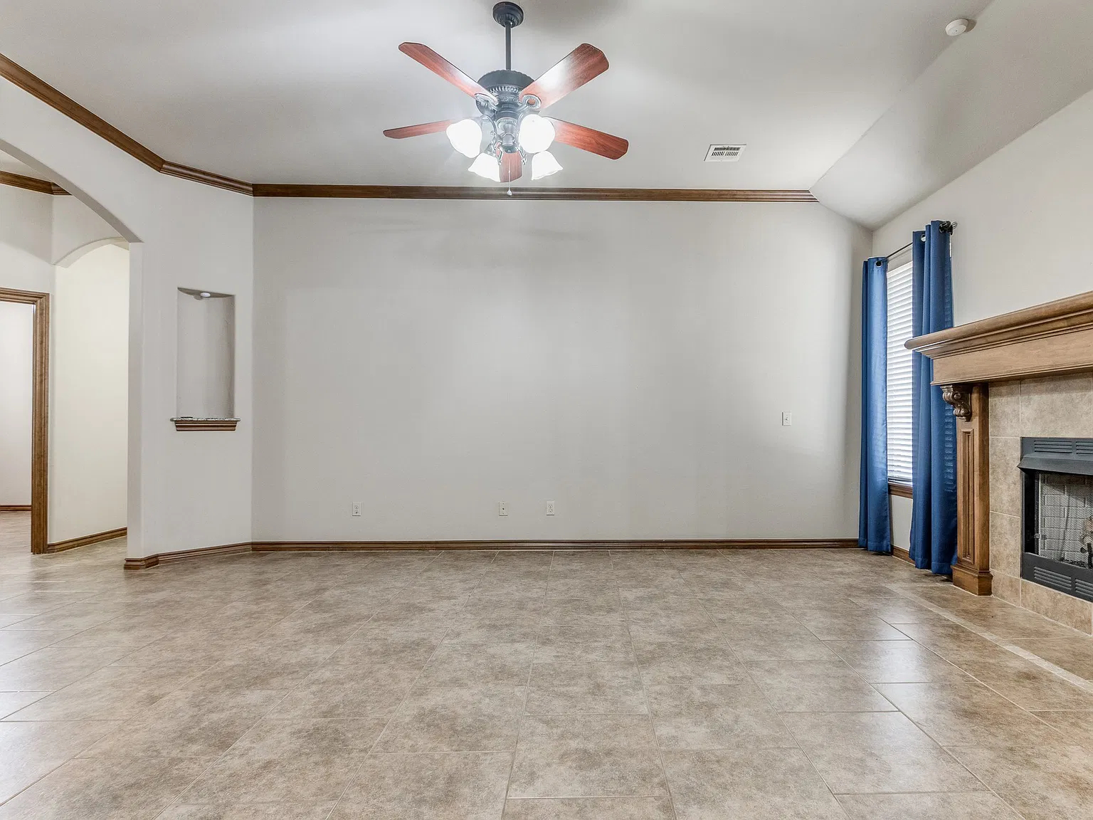 3 bed, 1587 sqft, $2,300 — Photo 4