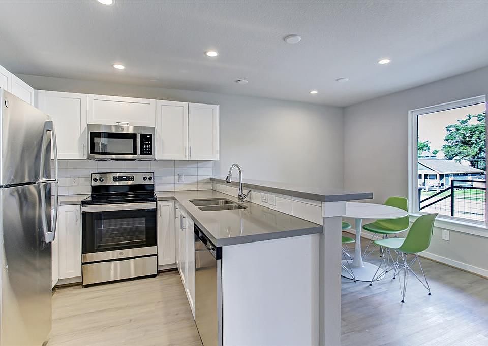 1st image of 645 E 11th 1/2 St APT 2