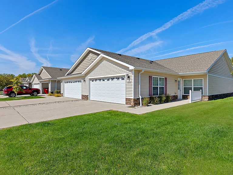 Redwood Shelby Township — Photo 2