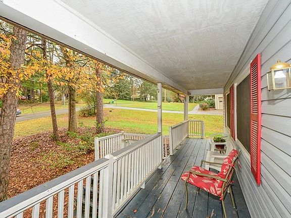 3rd image of 573 Rivercrest Dr