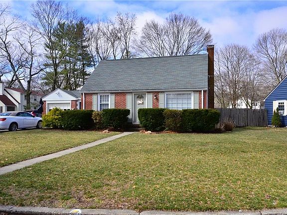 2nd image of 34 Parkway Dr