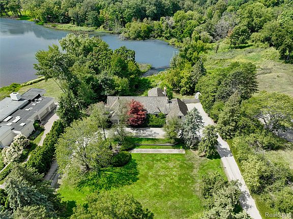 3rd image of 363 Lakewood Dr