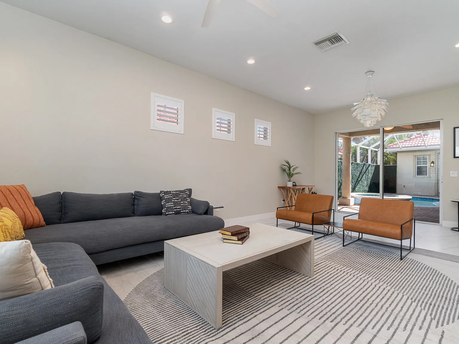 3 bed, 2035 sqft, $3,495 — Photo 3