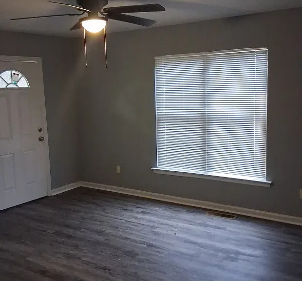 1725 Wharton Ave — Photo 9