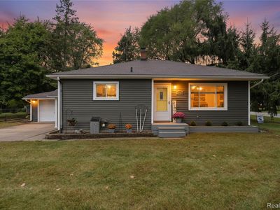 2420 North Rd, Fenton, MI, 48430