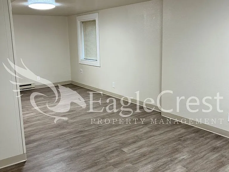 172 Brock St — Photo 9