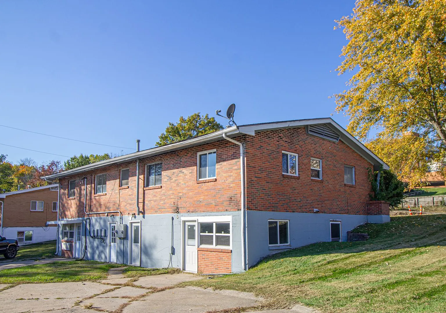 2-4 Fyfer Pl — Photo 1