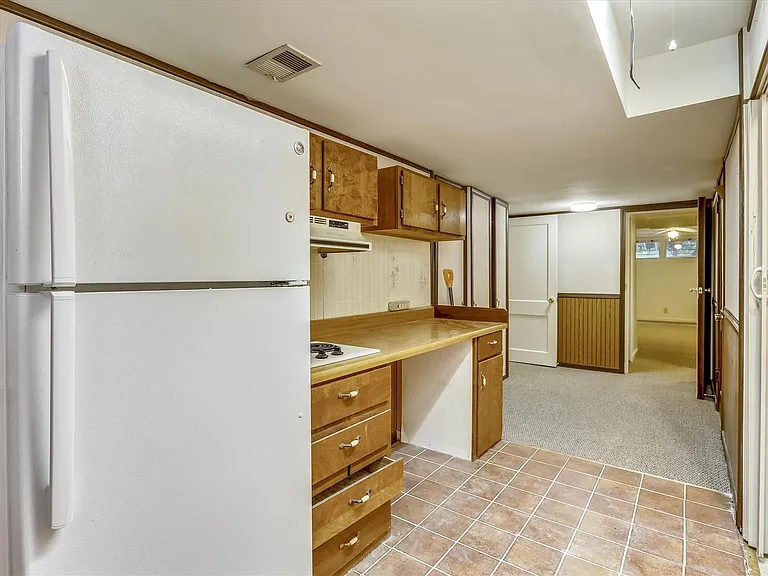 3503 E West Hwy — Photo 34