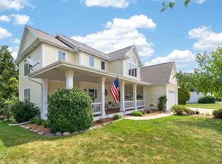 695 Summer Creek ROAD, Oconomowoc, WI 53066