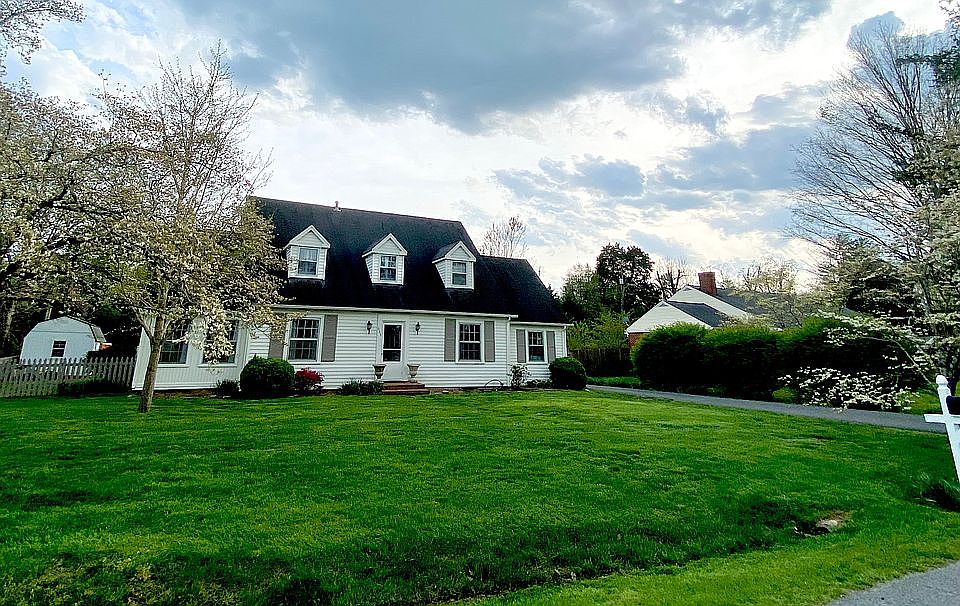 2nd image of 633 Ridgecrest Dr