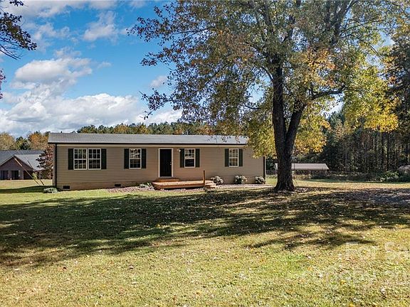 2nd image of 114 Flora Ln NE