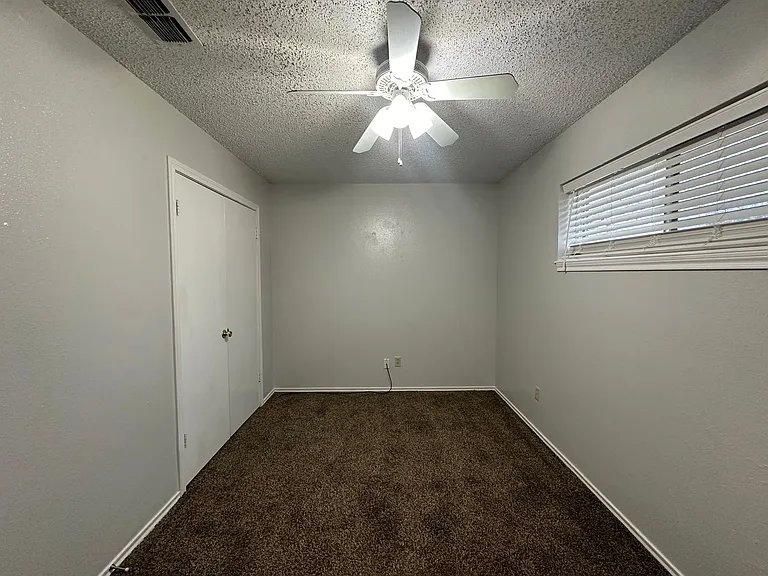 Barbara St 201 — Photo 19