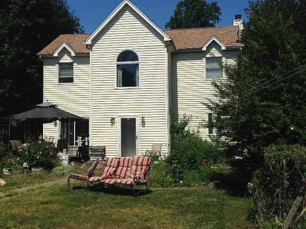 59 Railroad St, Huntington Station, NY 11746