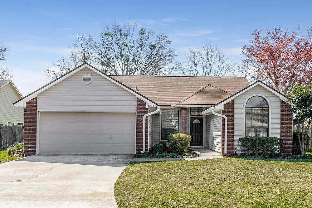 3 bed, 2.0 bath, 1670 sqft, $2,350 — Photo 1