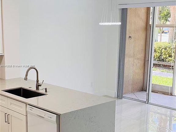 4th image of 4951 Grinnell St #4951