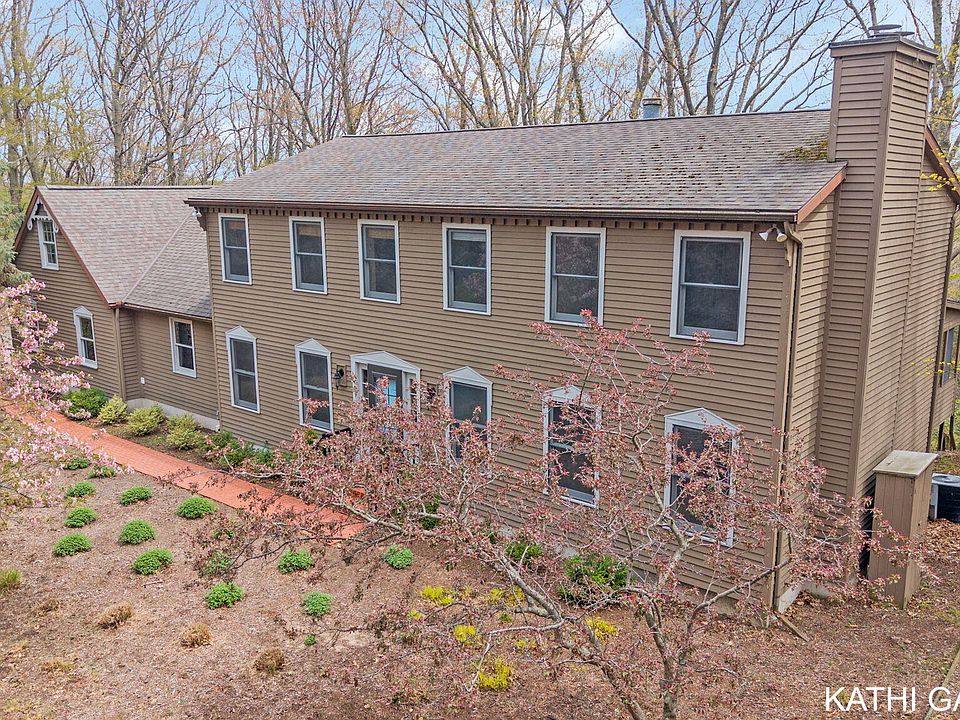 1st image of 313 Stickney Ridge Rd