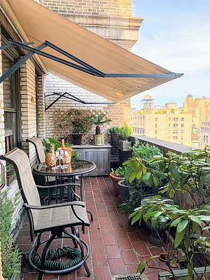 Sold by Compass | media 19