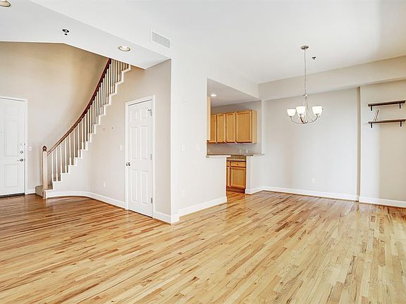 3rd image of 2520 Robinhood St APT 811