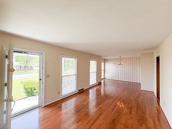 5th image of 704 1st St