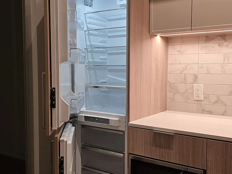 2020 Bathurst St #1006 — Photo 14