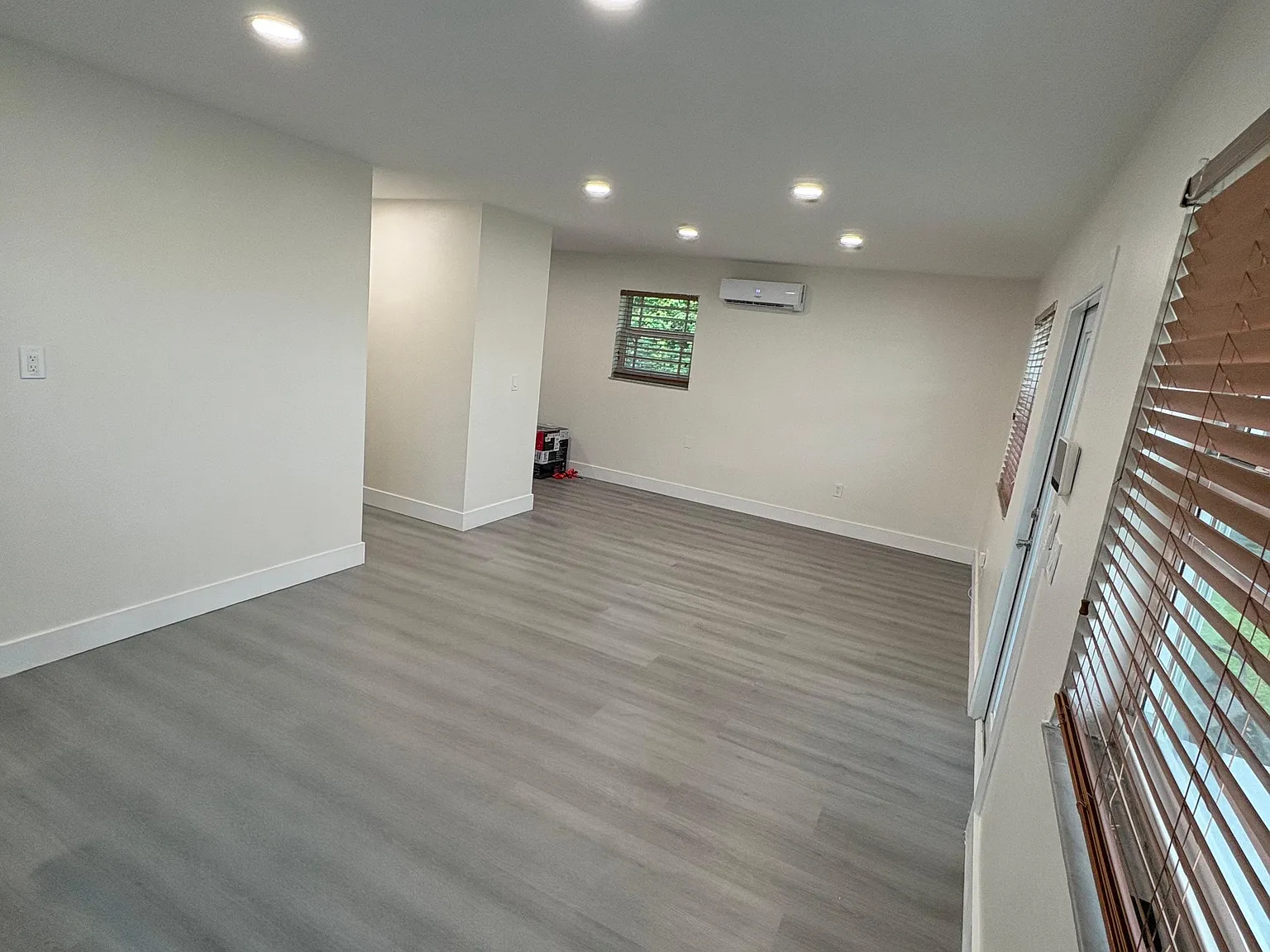 3 bed, 1032 sqft, $3,200 — Photo 3