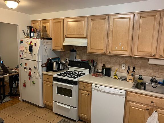 3rd image of 585 3rd Ave APT 3