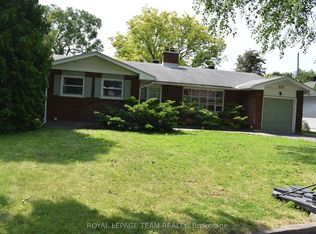 910 Garwood Ave, Ottawa, ON K1V 6X1