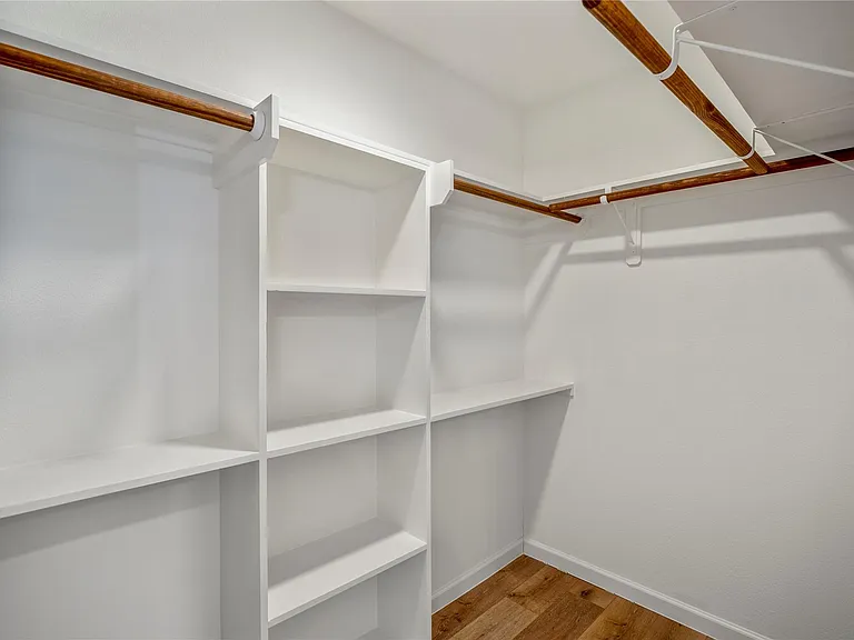 3923 Alsace St — Photo 19
