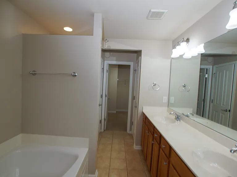 2105 Corwith Dr — Photo 4
