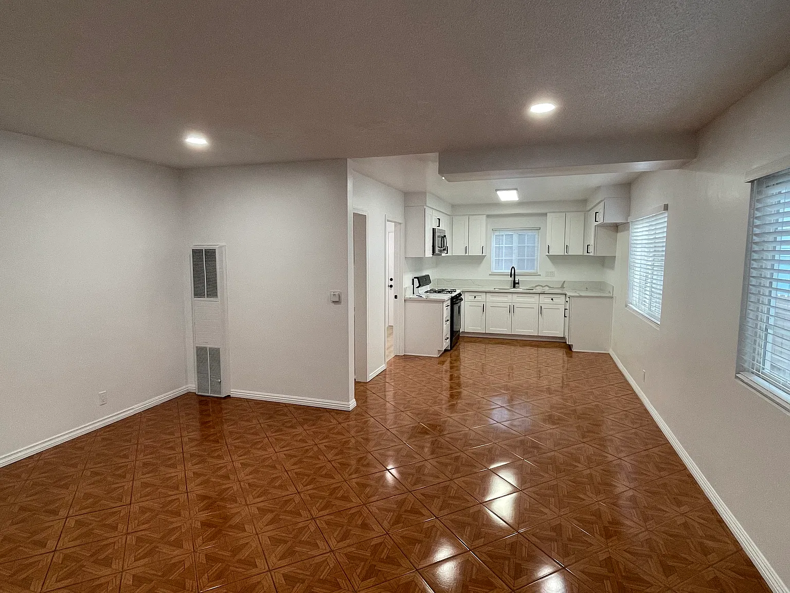 2 bed, 1000 sqft, $2,275 — Photo 4