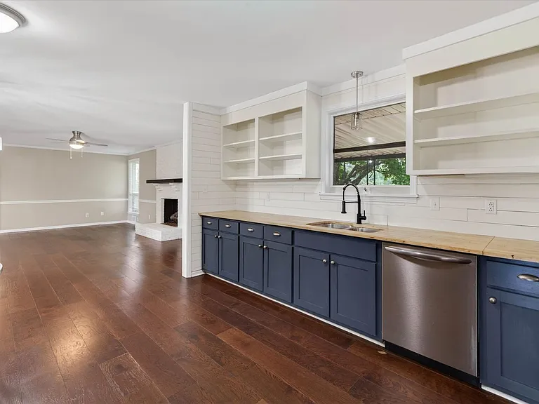 306 Locust Rd — Photo 10