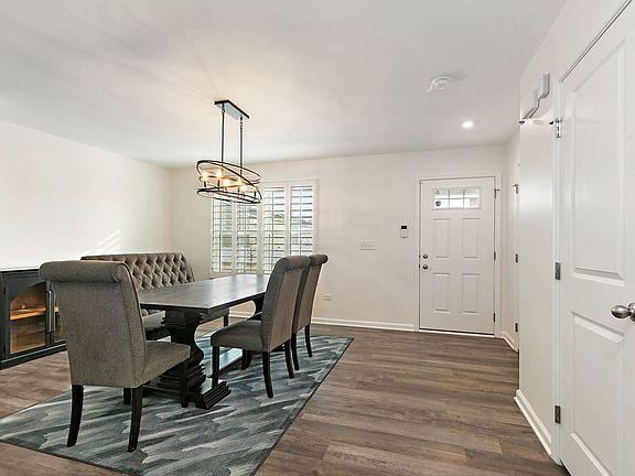 2nd image of 890 Larkspur Ln