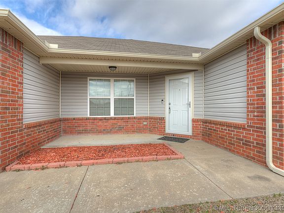 3rd image of 14835 N Pin Oak St