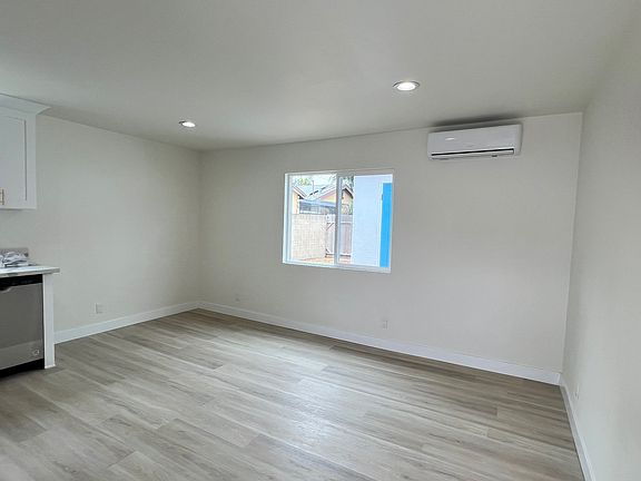 3rd image of 11756 Stanford Ave