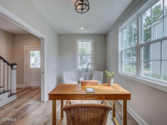 5th image of 9597 Lily Pond Court NE