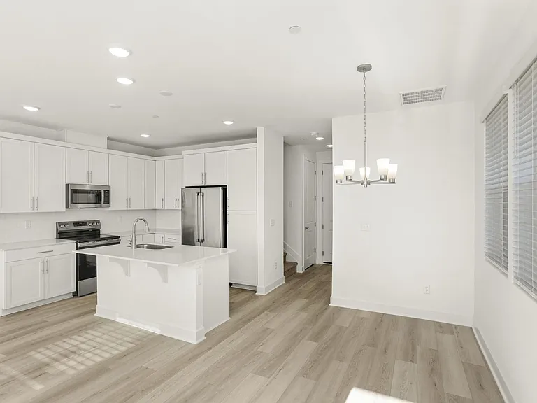 320 Lynwood Station Blvd — Photo 9