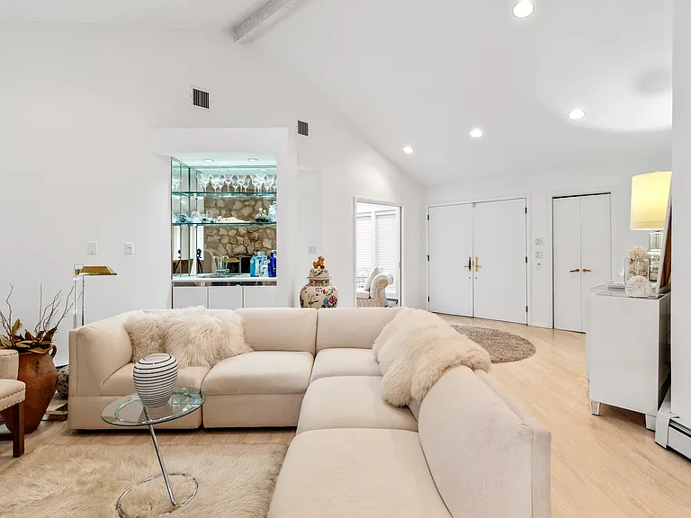 82 Wooleys Dr — Photo 5