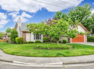 590 Creel Rd, Talent, OR 97540