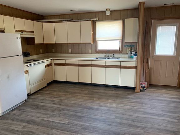 3rd image of 6266 Mumford St