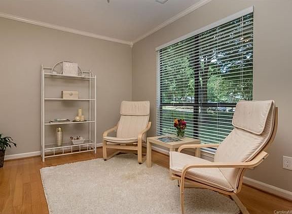 3rd image of 3656 Chiswick Ct