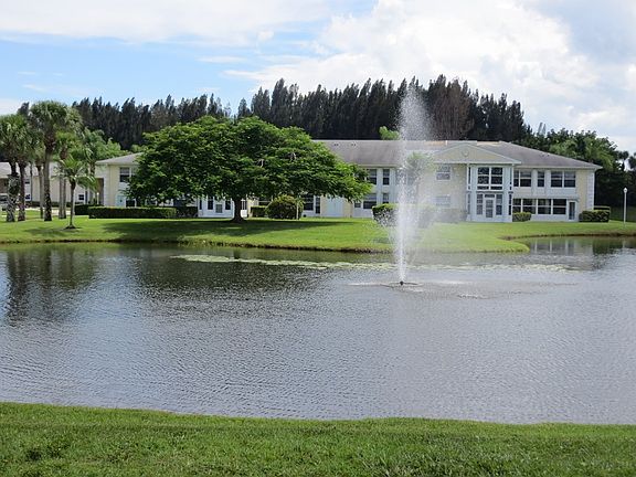 3rd image of 675 W Lake Jasmine Cir Unit 675-207