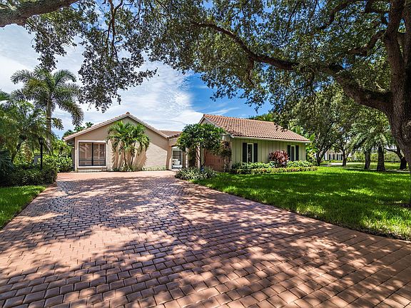 3rd image of 18529 SE Heritage Oaks Ln