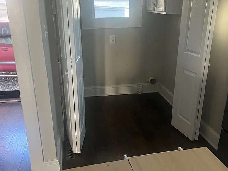 2301 S Ridge Ave — Photo 9