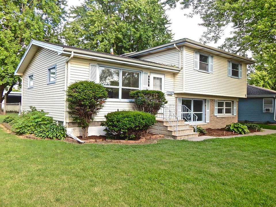 1st image of 640 Lakeview Dr