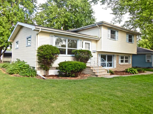 640 Lakeview Dr, Manteno, IL 60950