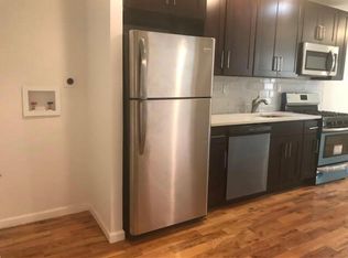 182 E 206th St #1, Bronx, NY 10458